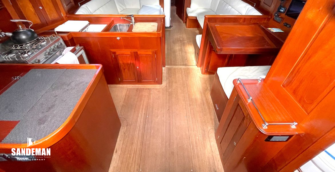 Accommopdation overview forward from companionway