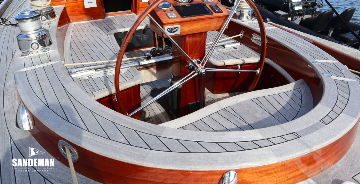 Cockpit view forward