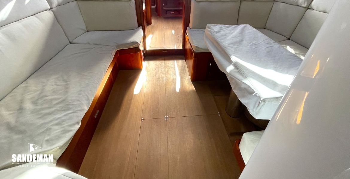 Saloon view aft