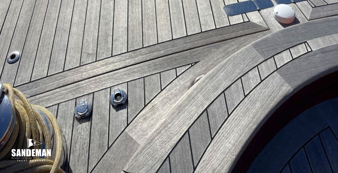 Aft deck - vary large lockers