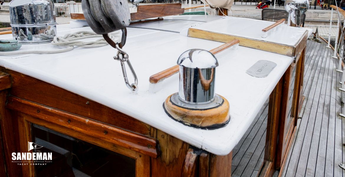 View fwd to port over wheelhouse