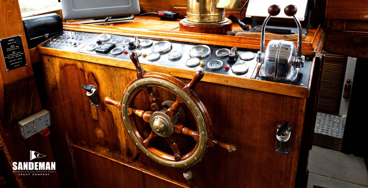 Wheelhouse view forward to port