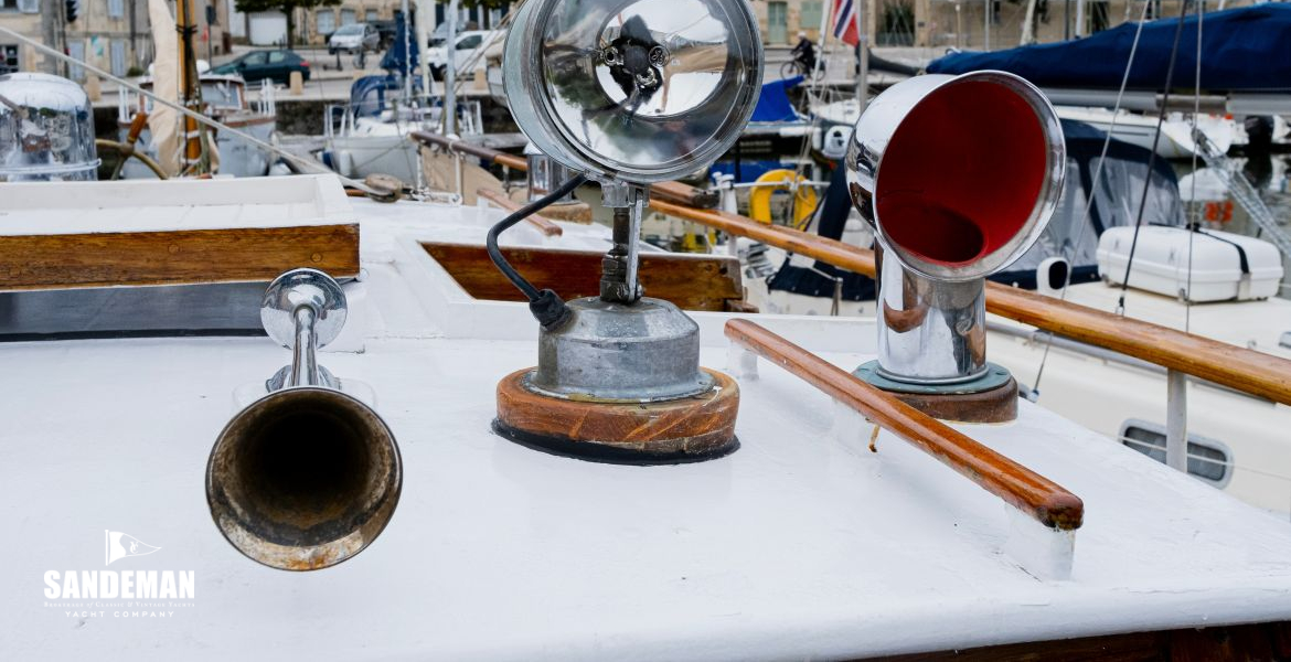 Wheelhouse roof details view aft