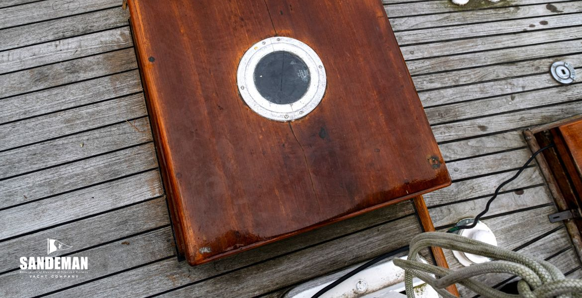 Owner cabin companionway