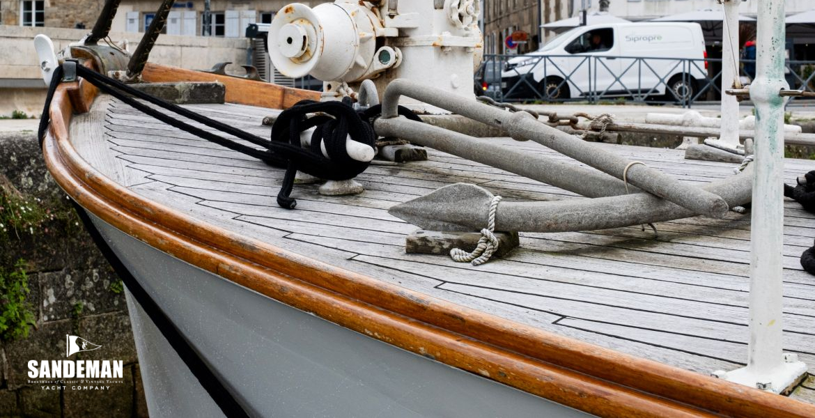 Foredeck details