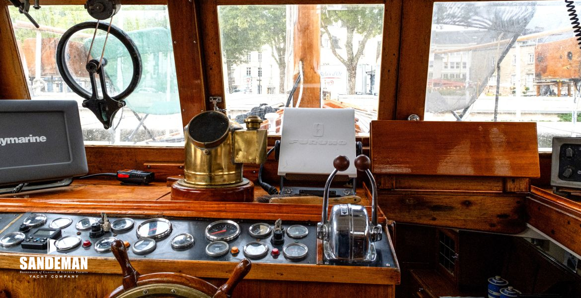 Wheelhouse view forward