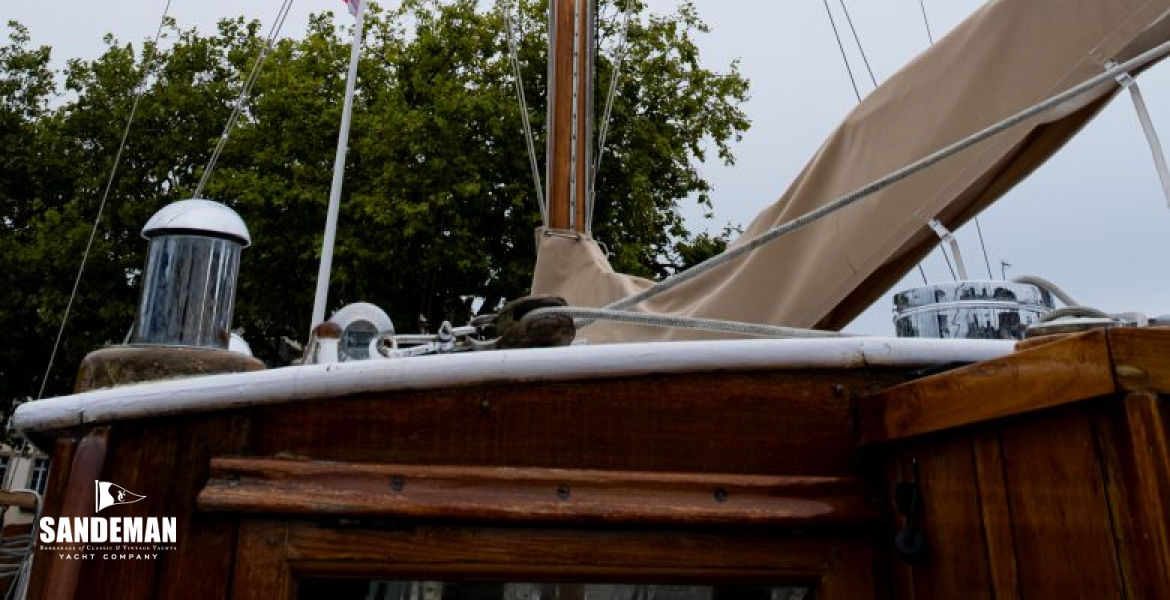 Mainmast from aft
