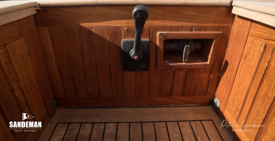 Cockpit aft