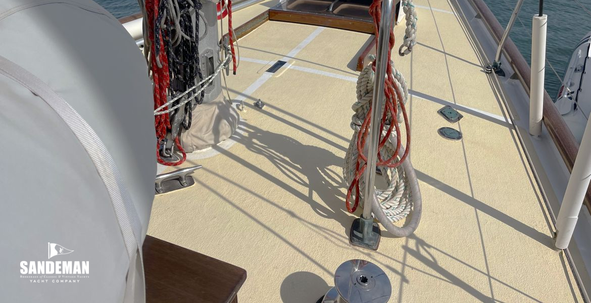 Mid deck view forward to foredeck