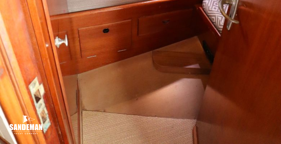 Starboard double cabin