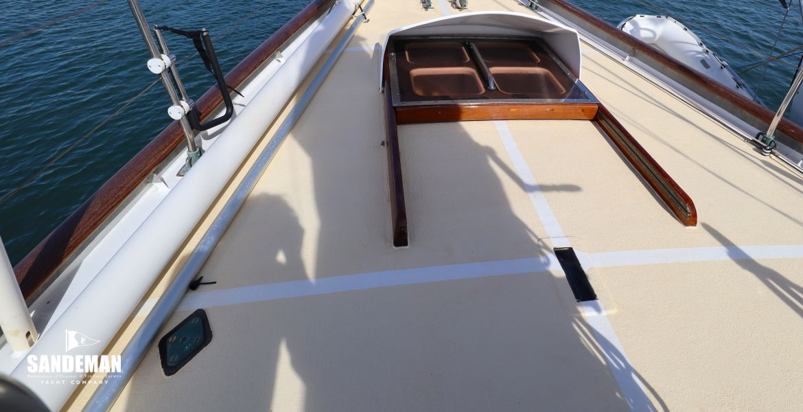Foredeck view forward