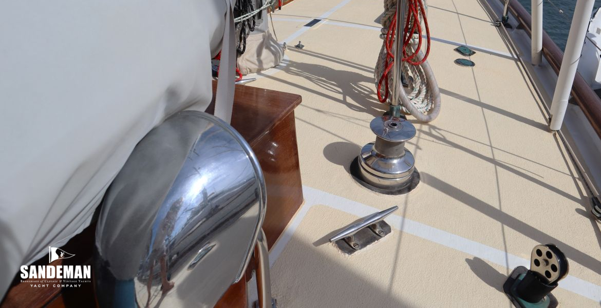 Mid deck view forward to foredeck