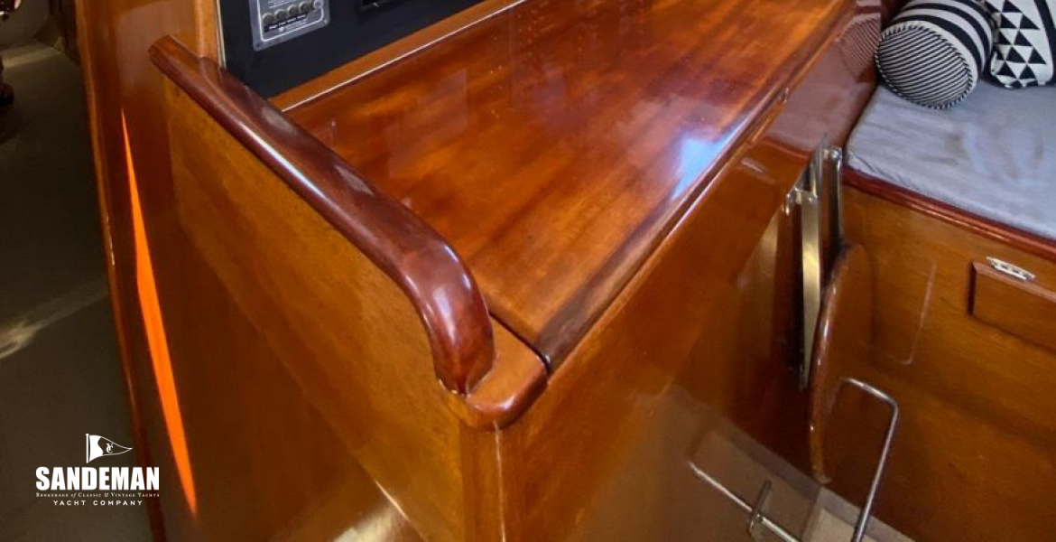 Nav station to starboard