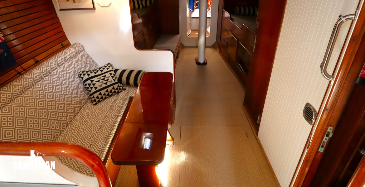 Saloon view forward