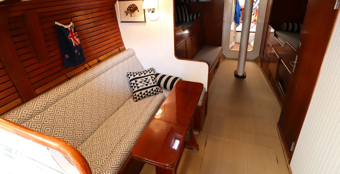 Saloon view forward