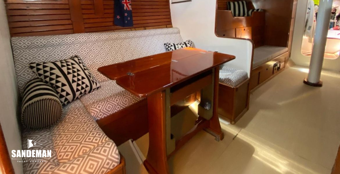 Saloon to port