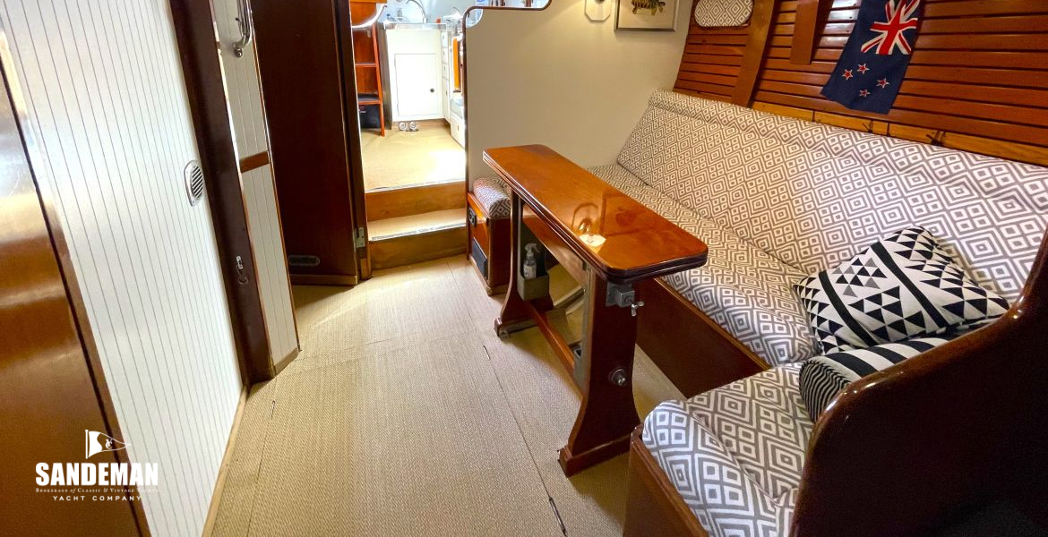 Saloon view aft
