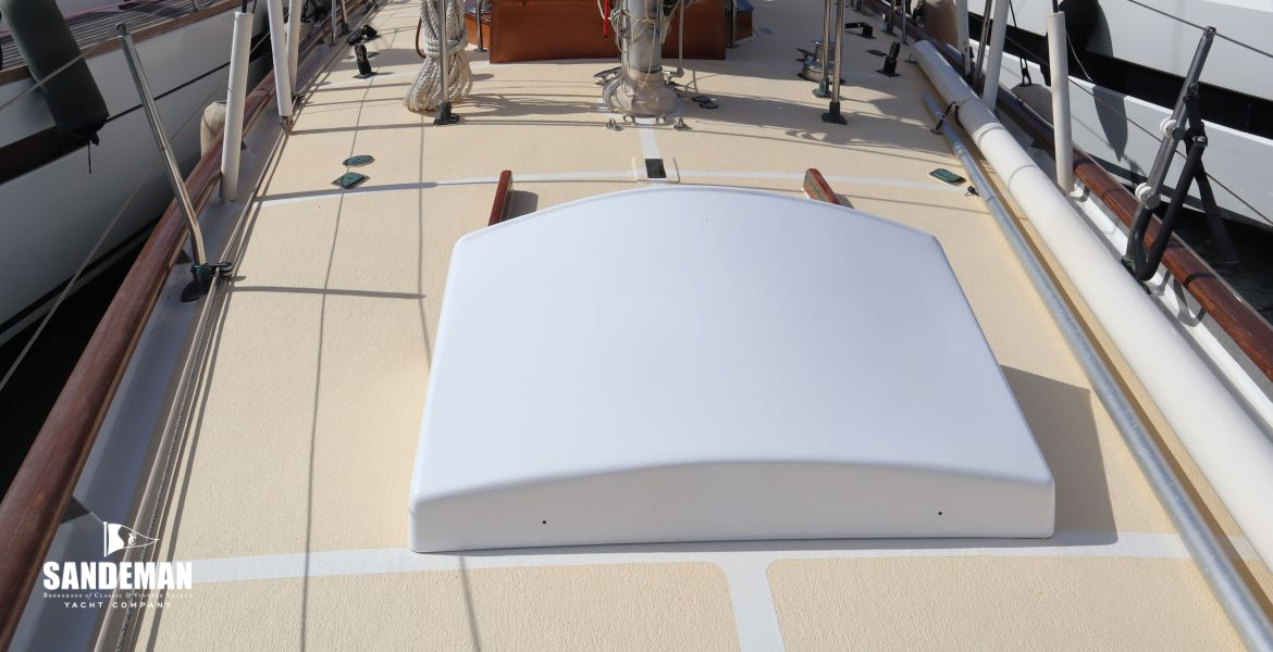 Foredeck view aft