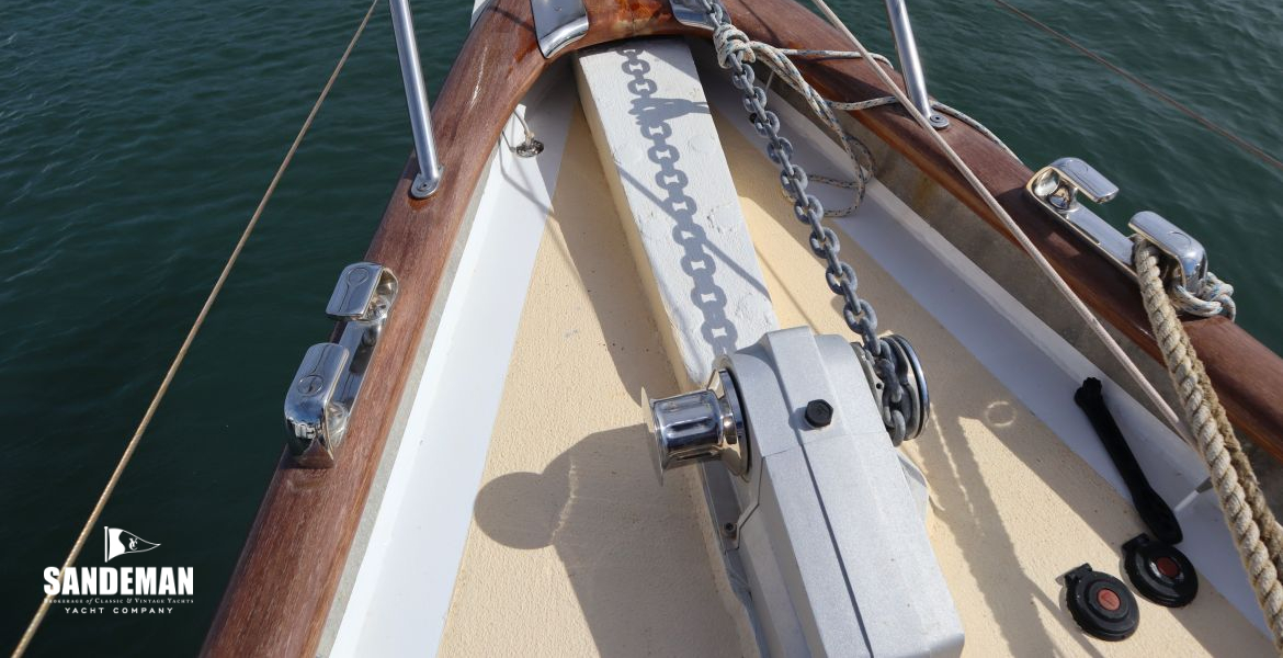 Forward foredeck details