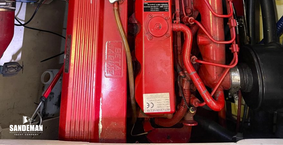Engine space under saloon sole