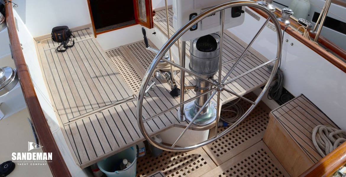 Cockpit forward to starboard no cushions