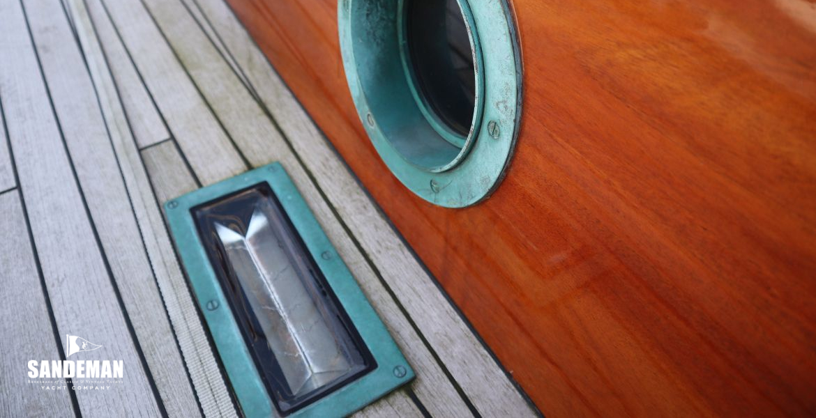 Side deck details