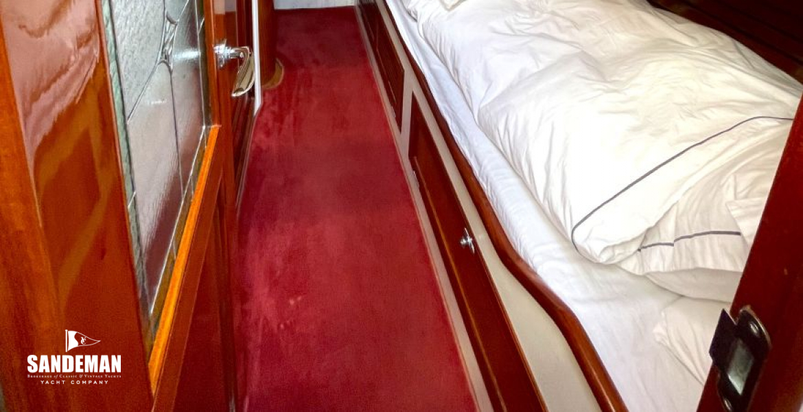 Starboard passage guest cabin