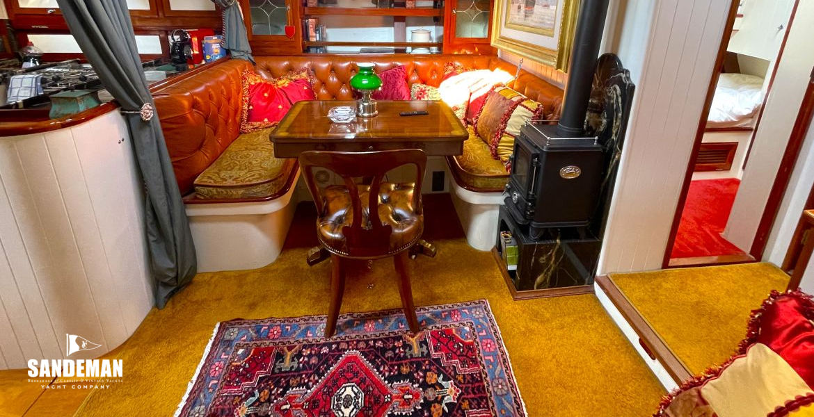 Saloon to port