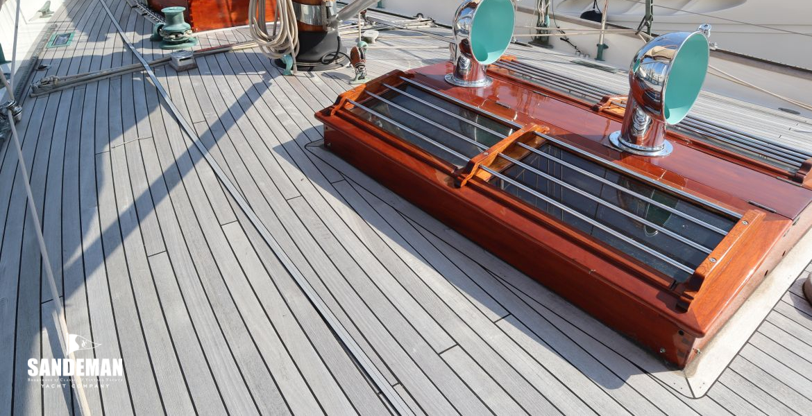 Forward mid deck view forward 