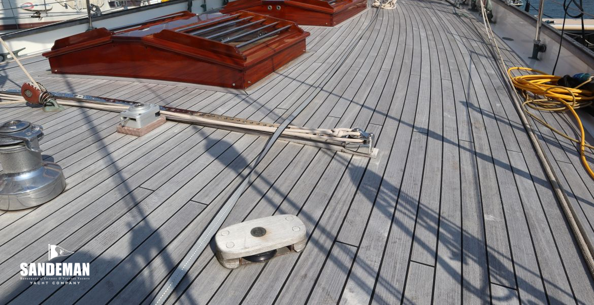 Mid deck view forward 