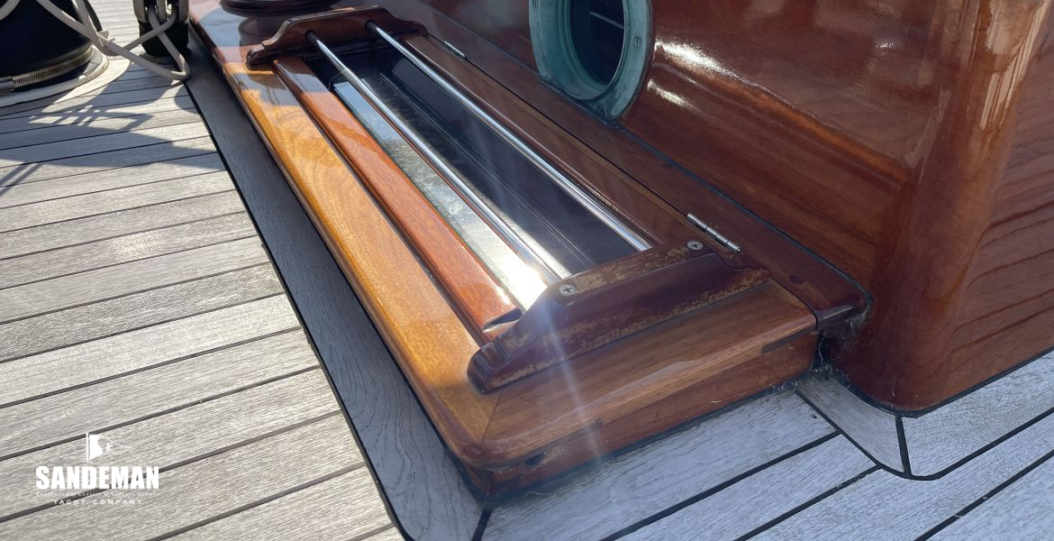 Forward cabin trunk details