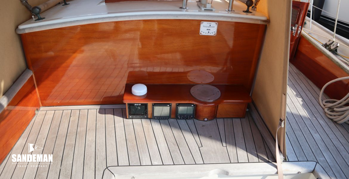Cockpit forward