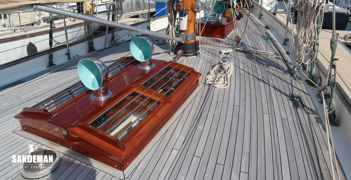 Forward mid deck view forward 
