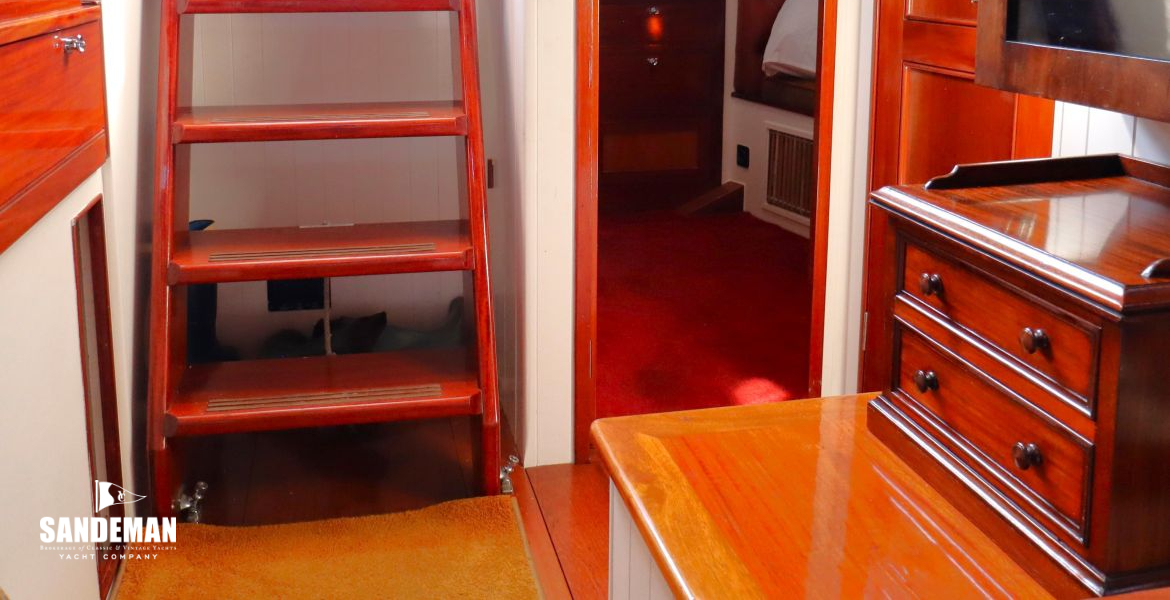 View aft to owner cabin
