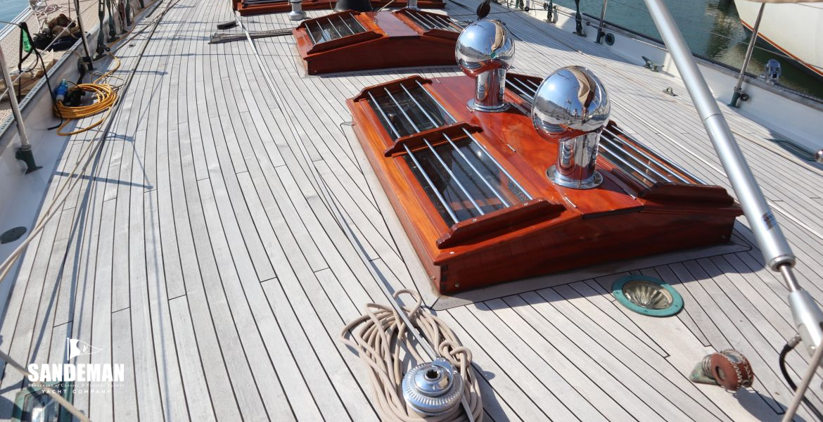 Mid deck view aft