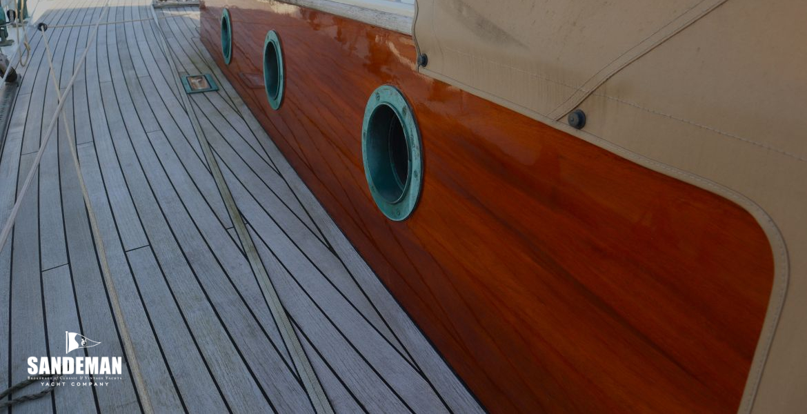 Cabin trunk port side