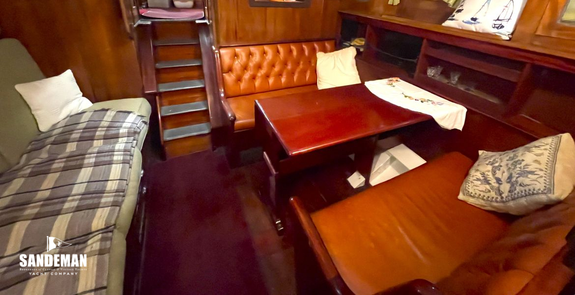Saloon view aft to port