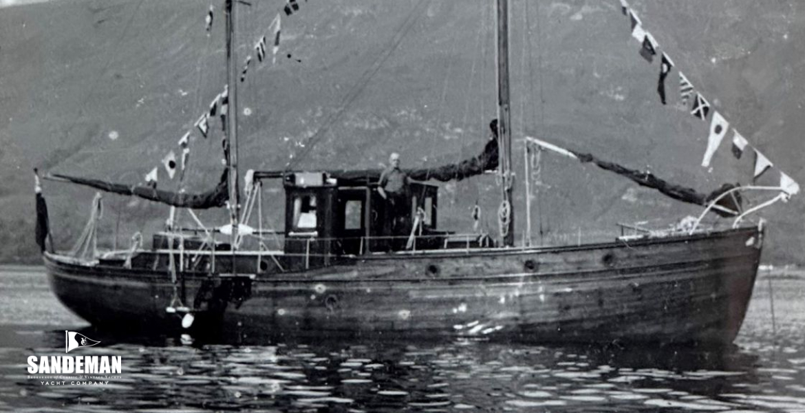 1950s - "The smartest little ship in the anchorage" [Courtesy of Alastair Burn-Murdoch]