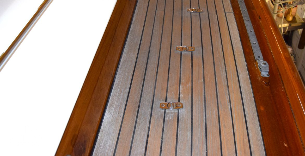 Side deck details