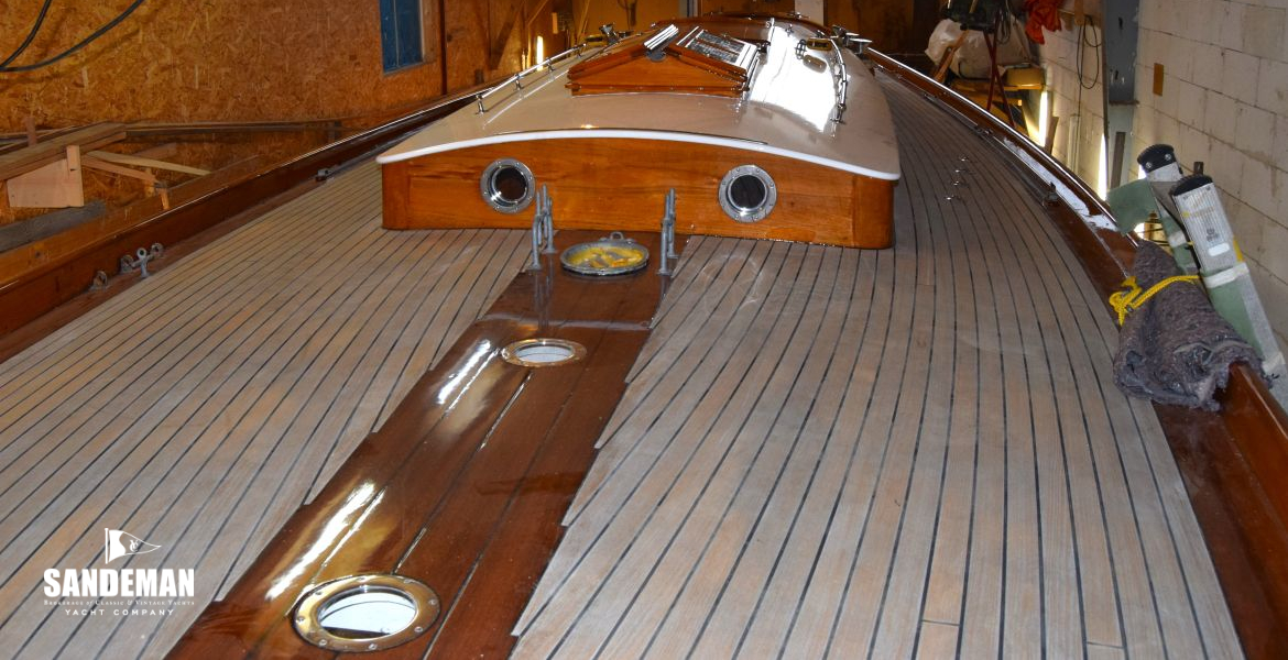 Foredeck view aft