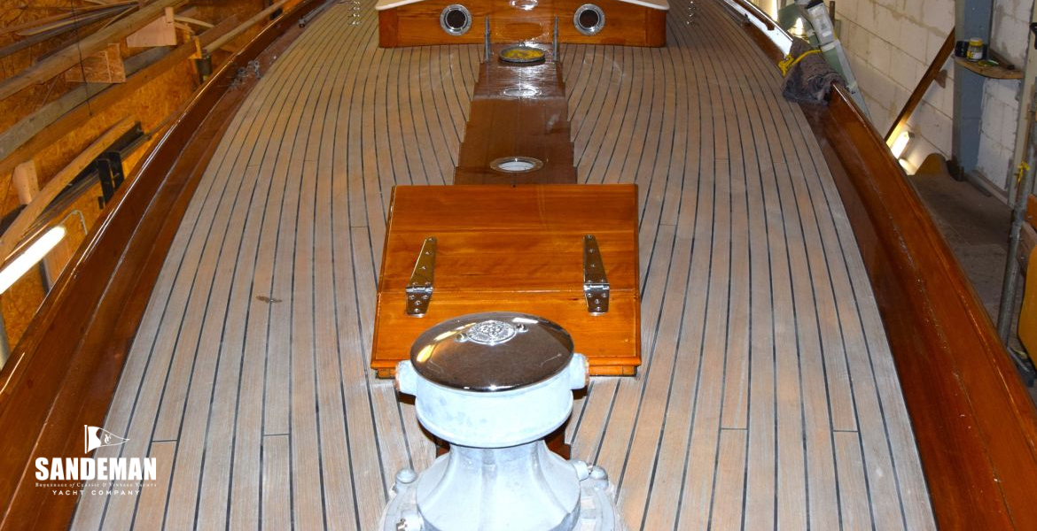Foredeck view aft