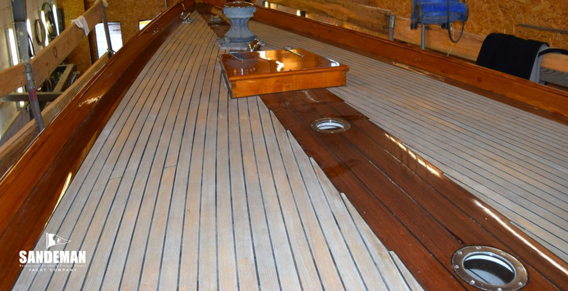 Foredeck view forward