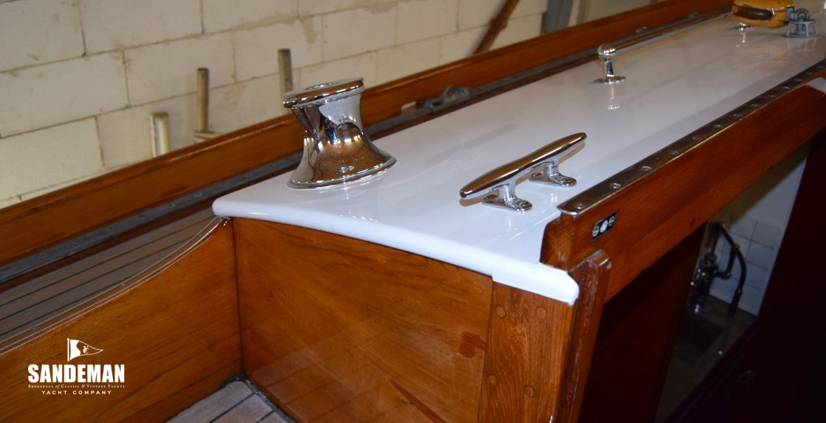 Coachroof details at companionway