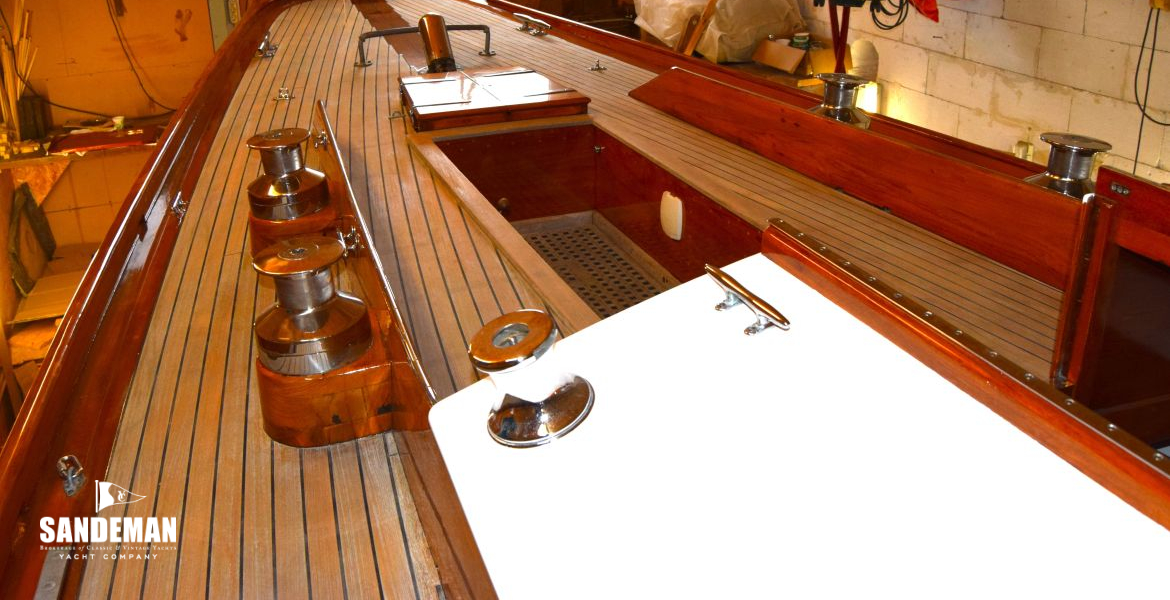 r Over companionway hatch view aft