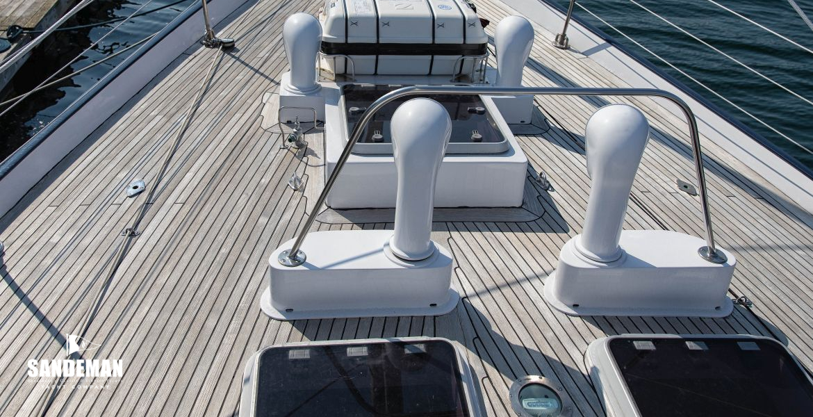 Foredeck view forward