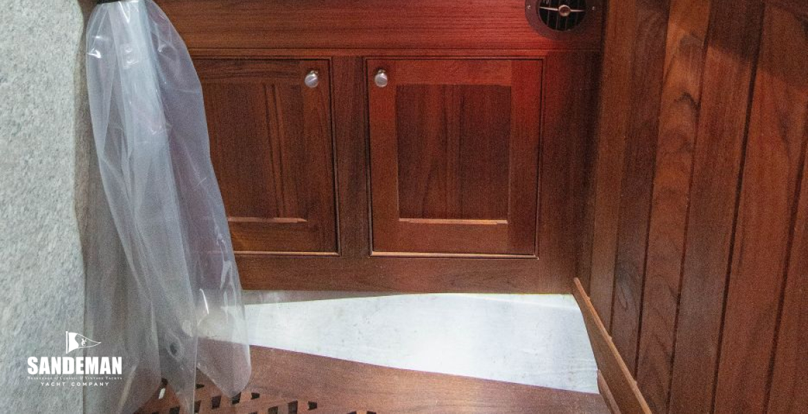 WC/ Shower Compartment to port