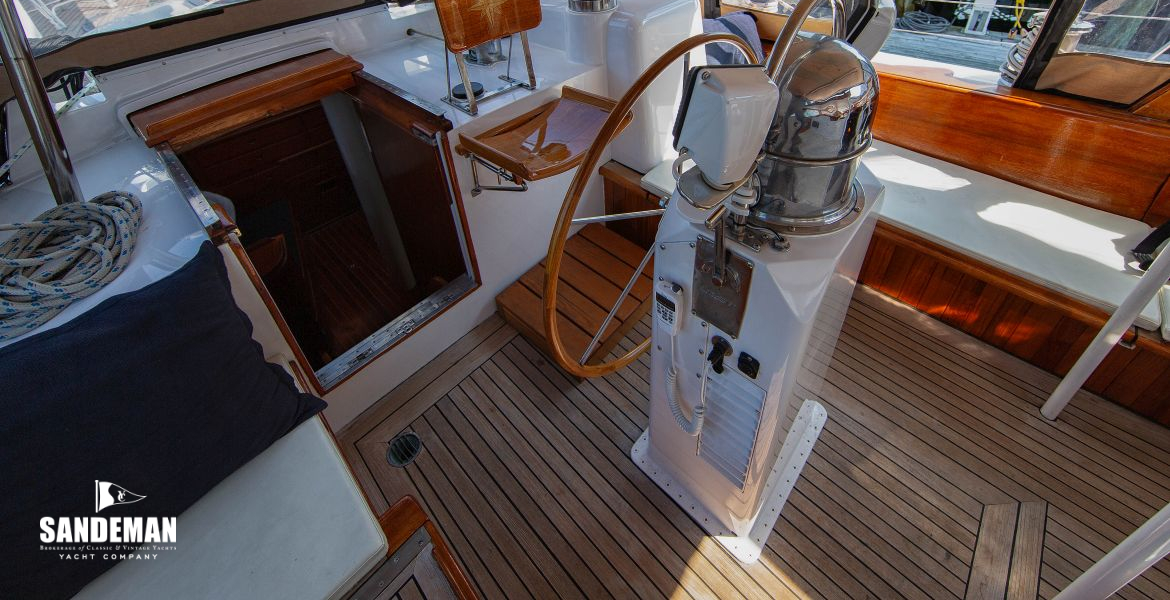 Cockpit view to forward companionway