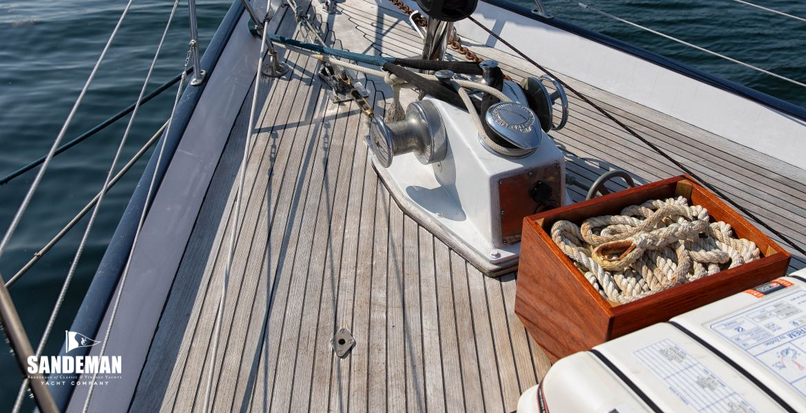 Foredeck details
