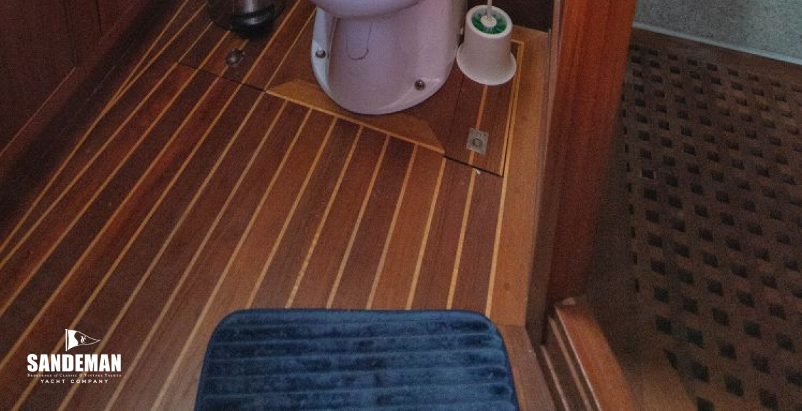 Aft cabin en-suite view aft