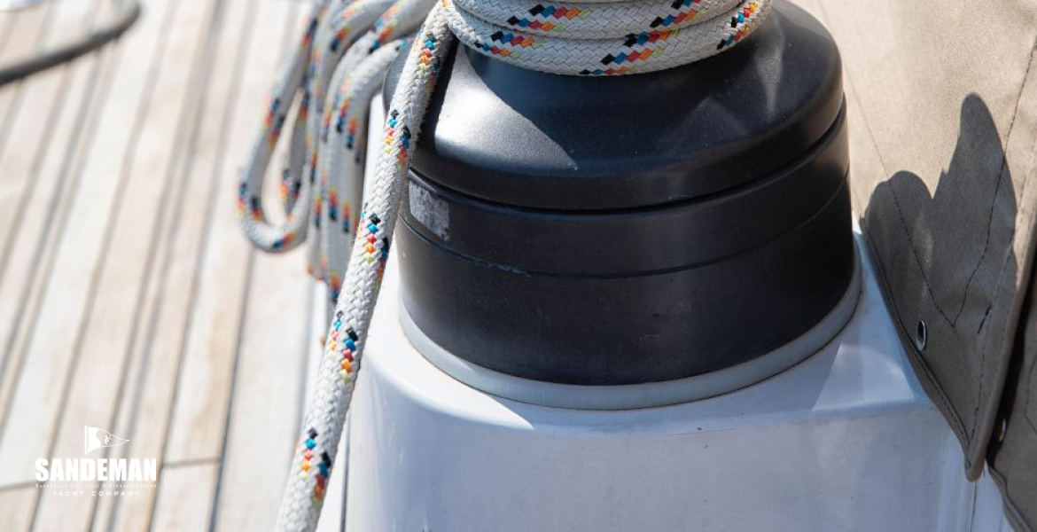 Coaming winches
